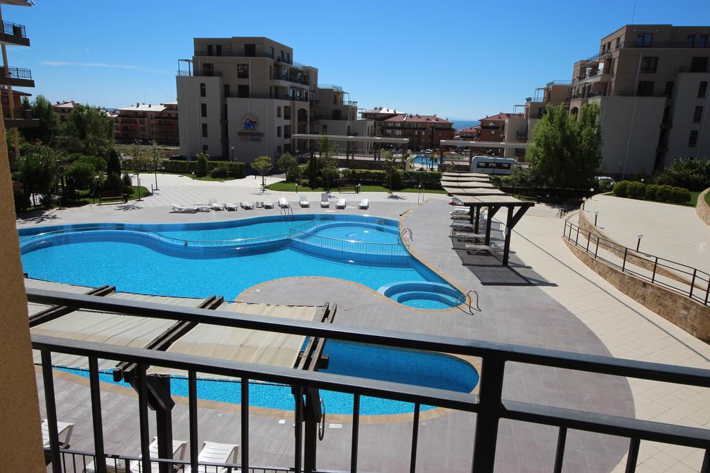 Menada Luxor Apartments Sveti Vlas Extérieur photo