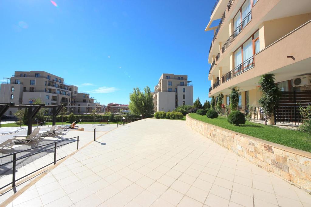 Menada Luxor Apartments Sveti Vlas Extérieur photo