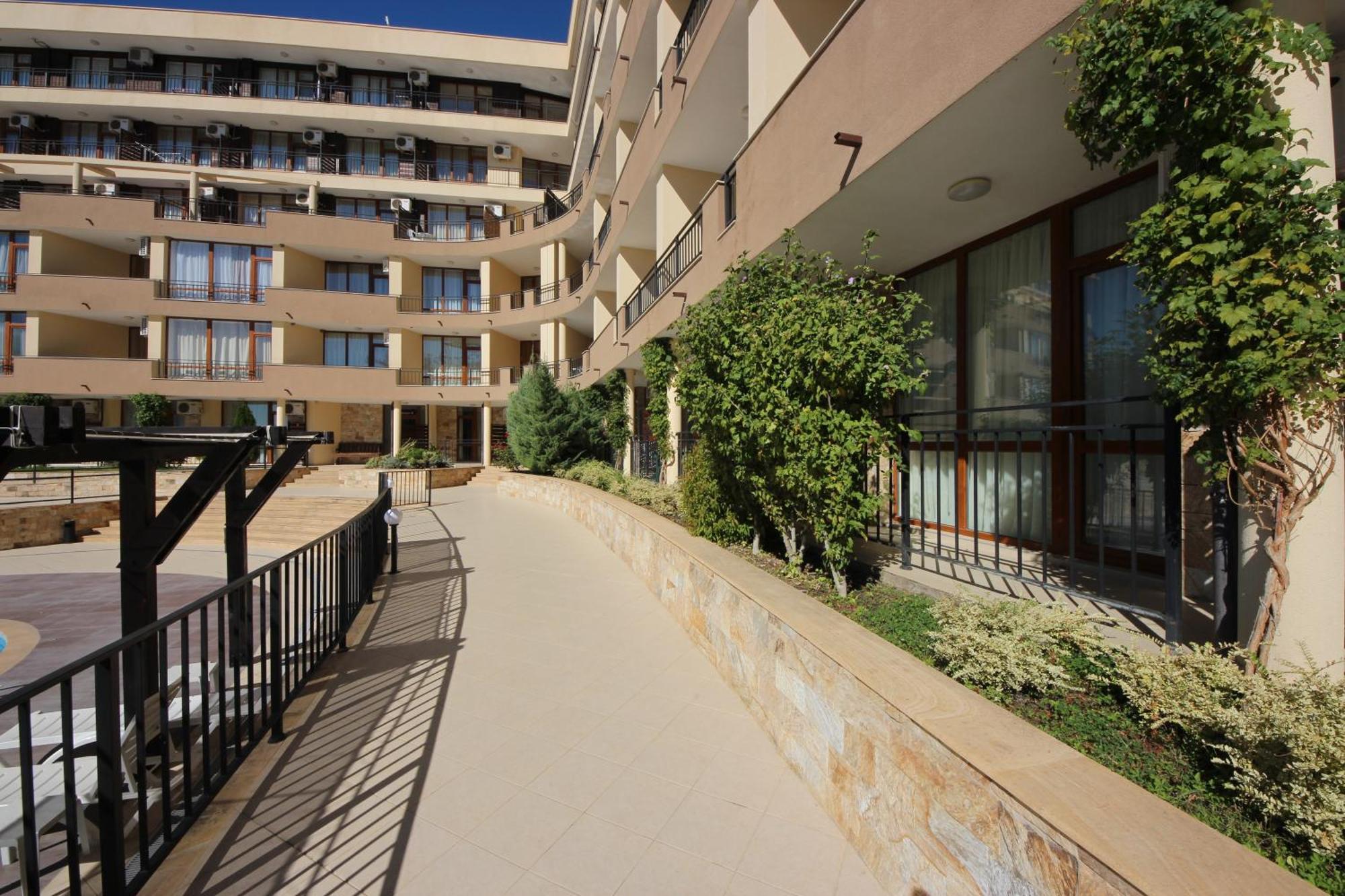 Menada Luxor Apartments Sveti Vlas Extérieur photo