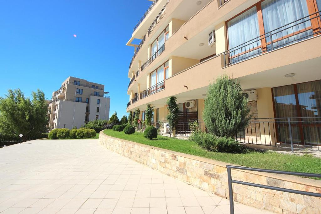 Menada Luxor Apartments Sveti Vlas Extérieur photo