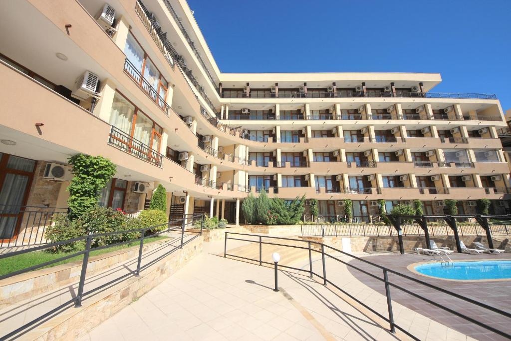 Menada Luxor Apartments Sveti Vlas Extérieur photo