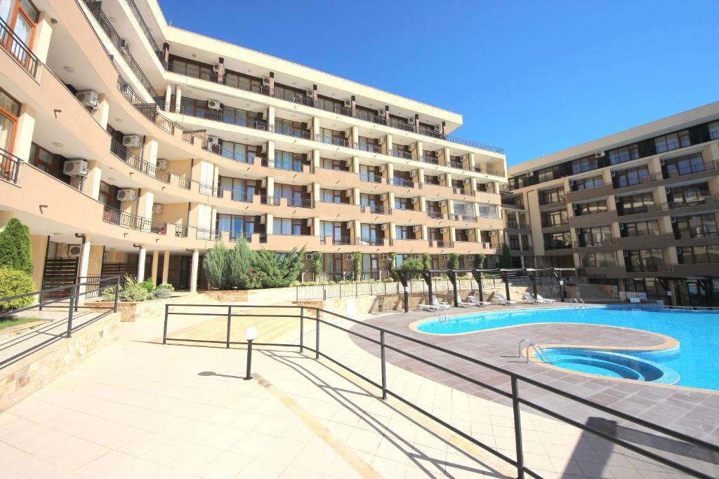 Menada Luxor Apartments Sveti Vlas Extérieur photo