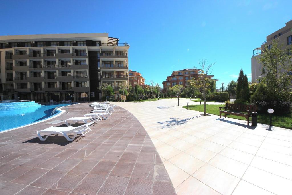 Menada Luxor Apartments Sveti Vlas Extérieur photo
